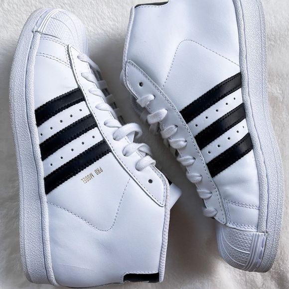 EUC Gently worn Pro Model OG 'Footwear White' Youth size 5.5 = women’s size 7 - Picture 2 of 4